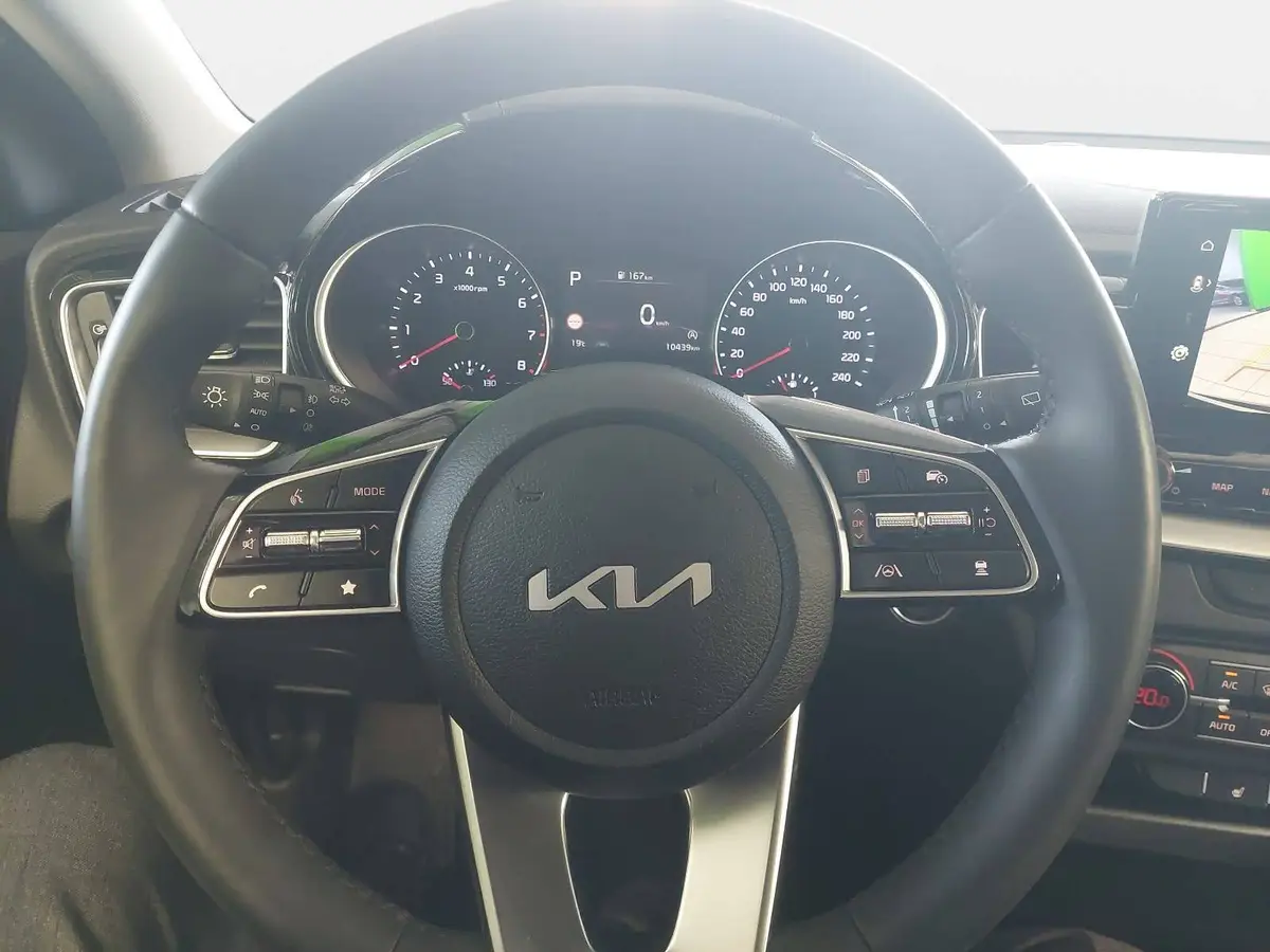 KIA XCEED 1.5 T-GDI DCT7 SPIRIT MJ23 NAVI XCLUSIVE