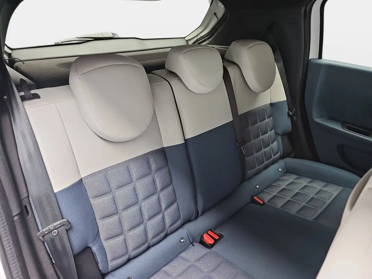 FIAT GRANDE PANDA HYBRID 1.2 EDCT LA PRIMA WINTER PAKET