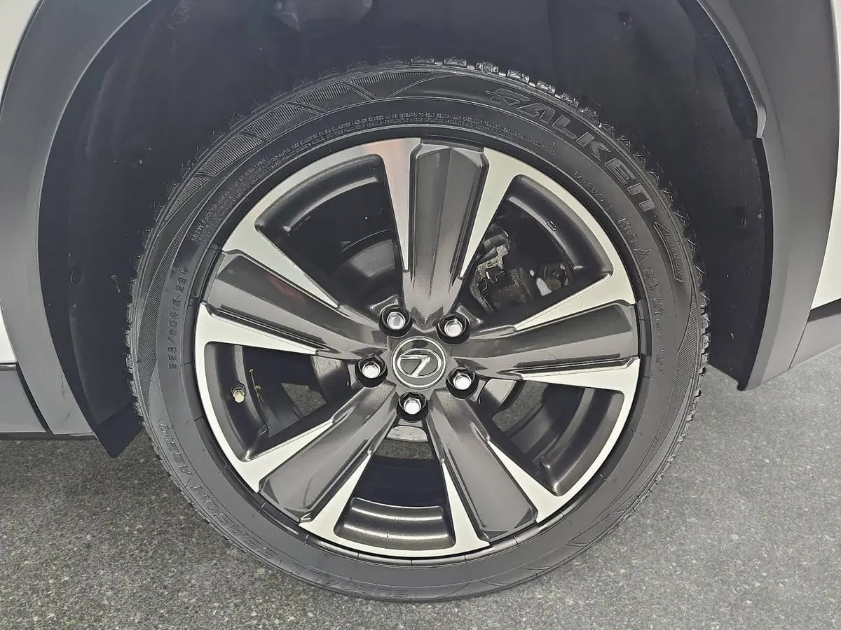 LEXUS UX 200H LED ACC LM18