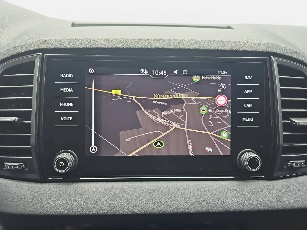 SKODA KAROQ 1.5 TSI DSG SELECTION LED ACC AHK