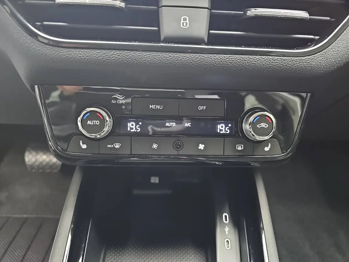 SKODA KAMIQ 1.0 TSI DSG 130 JAHRE LED KLIMAUTO WINTER SICHT LM