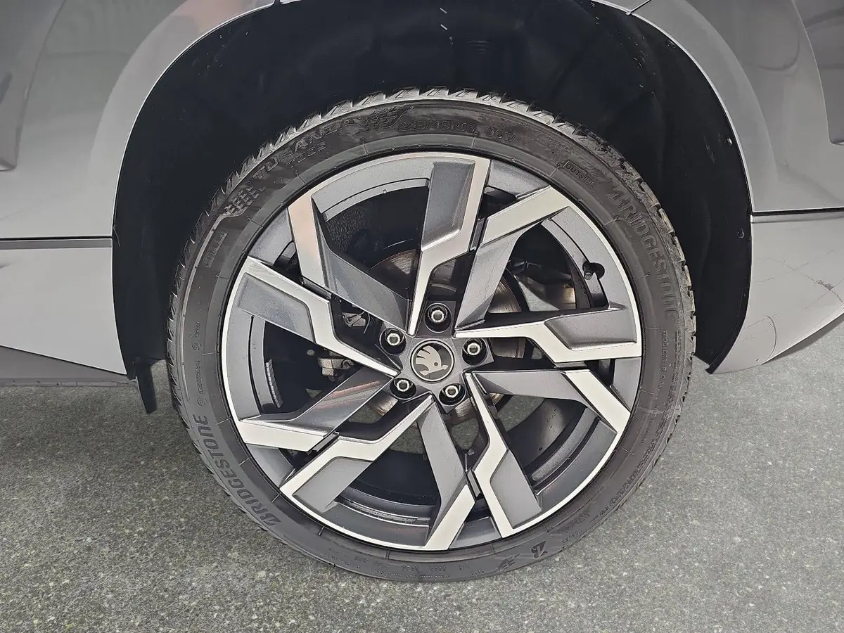 SKODA KAROQ 2.0 TSI DSG SPORTLINE 4X4 AHK PANO