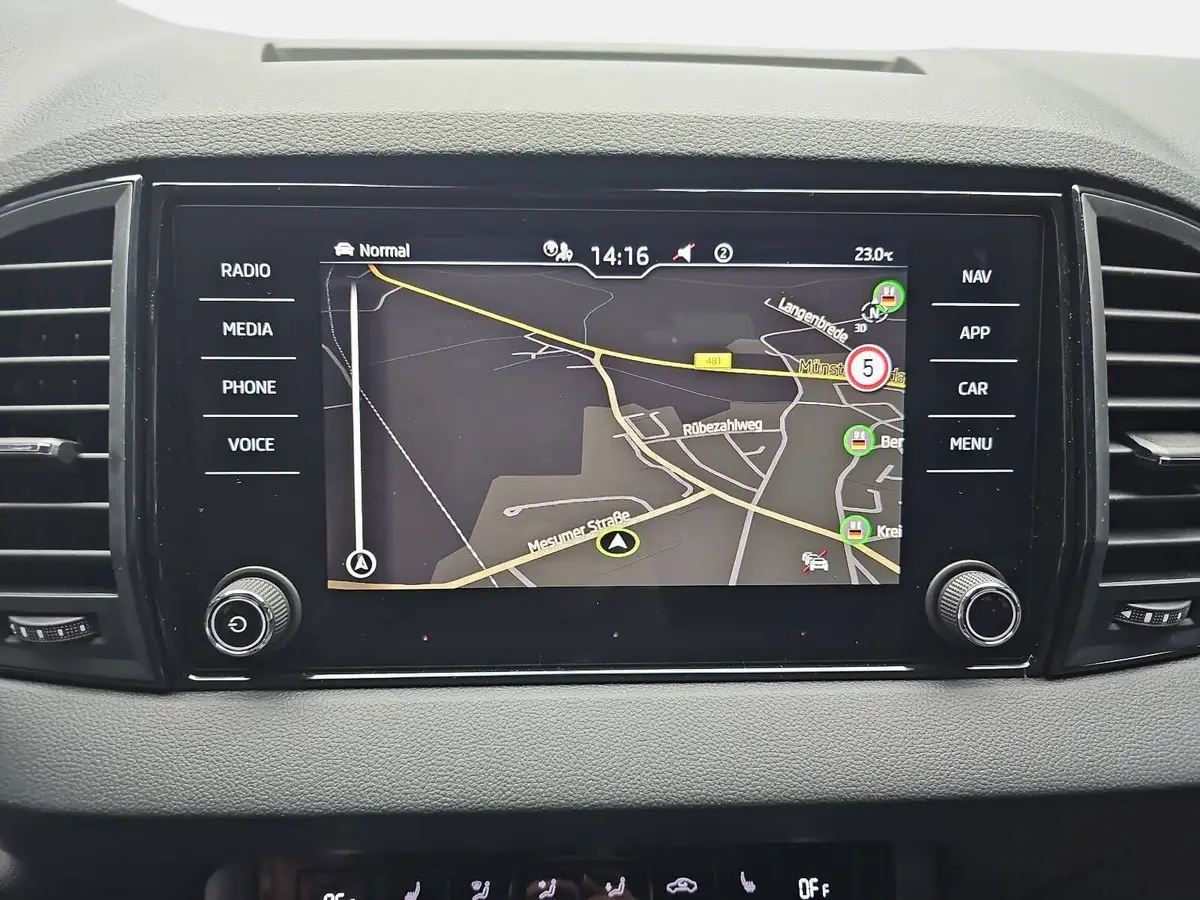 SKODA KAROQ 2.0 TSI DSG SPORTLINE 4X4 AHK PANO