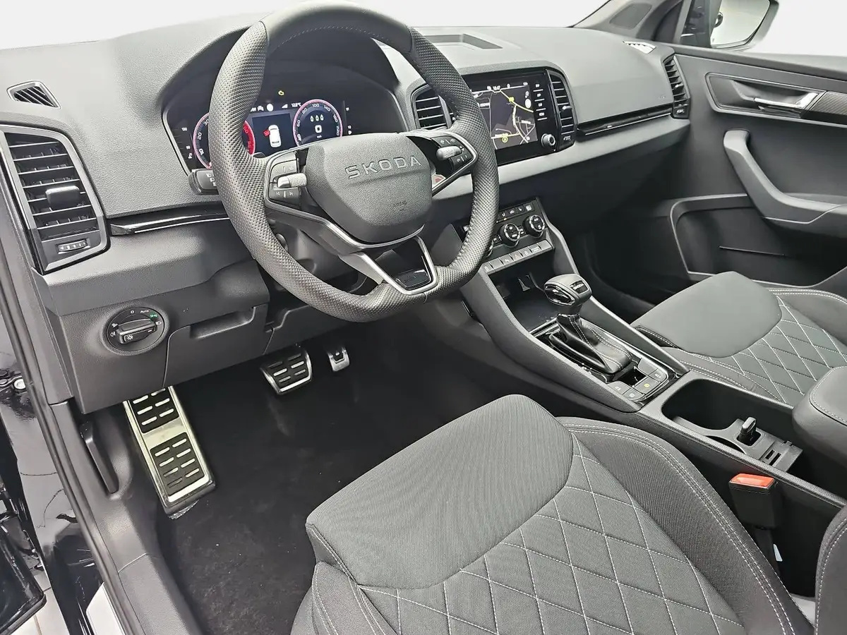 SKODA KAROQ 2.0 TDI DSG SPORTLINE AHK ACC PANO