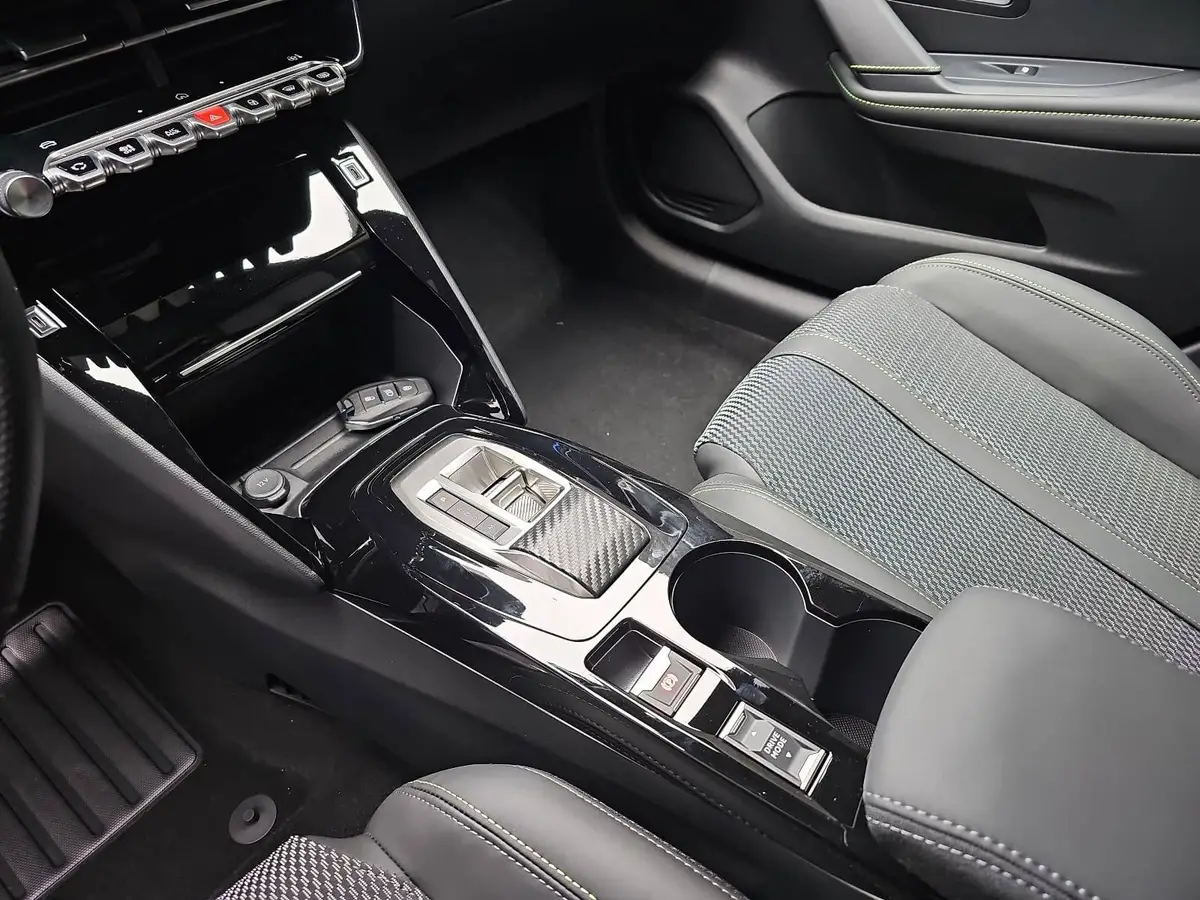 PEUGEOT 208 1.2 HYBRID 110 E-DSC6 GT KLIMA LED MIRROR-SCREEN K