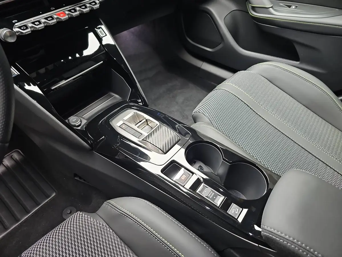 PEUGEOT 2008 1.2 HYBRID 145 E-DSC6 GT-LINE 2-WD LED KLIMAAUTO K