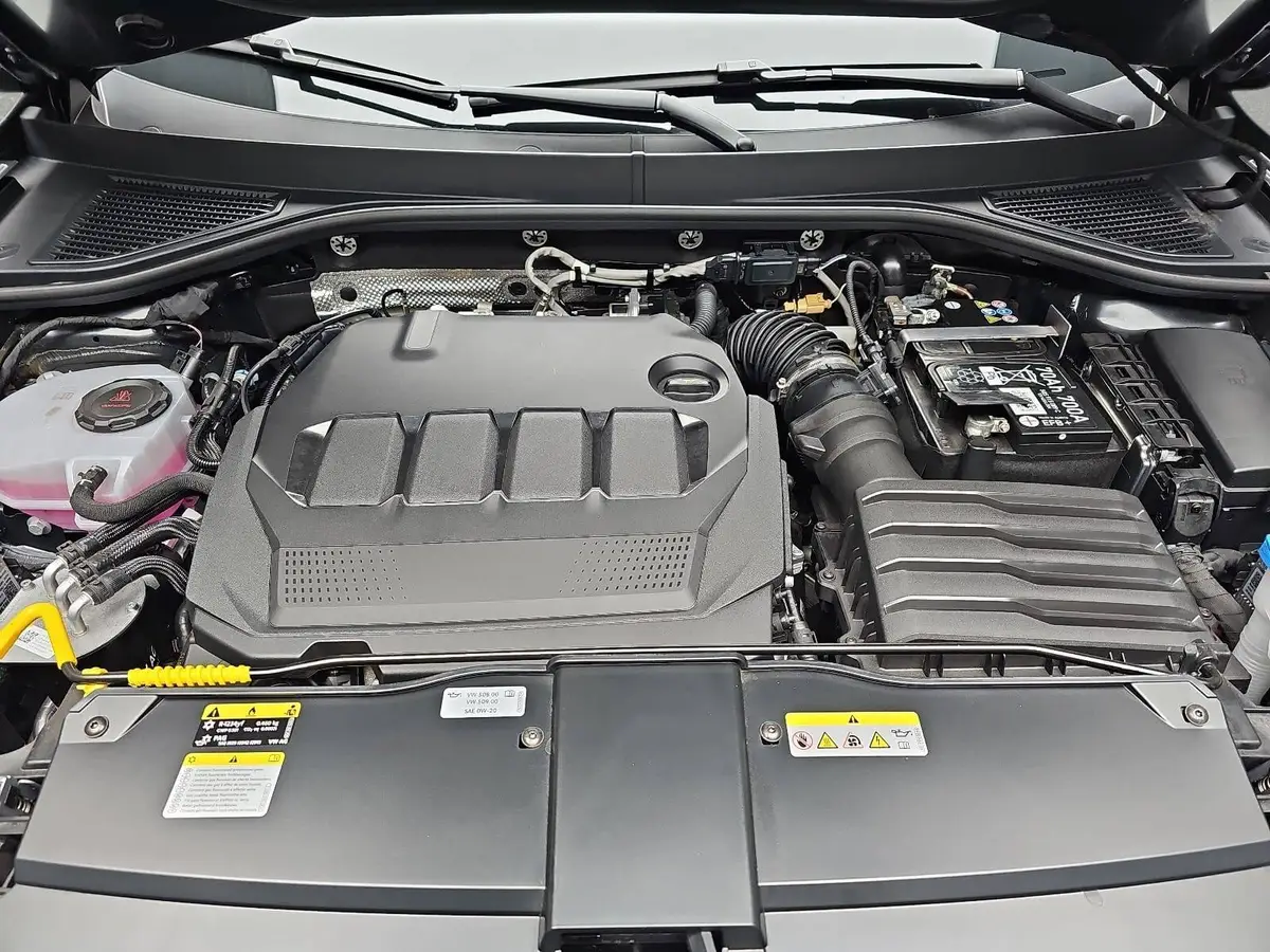 VW T-ROC 2.0 TDI DSG R-LINE NAVI LED MATRIX PANO ACC DCC AH