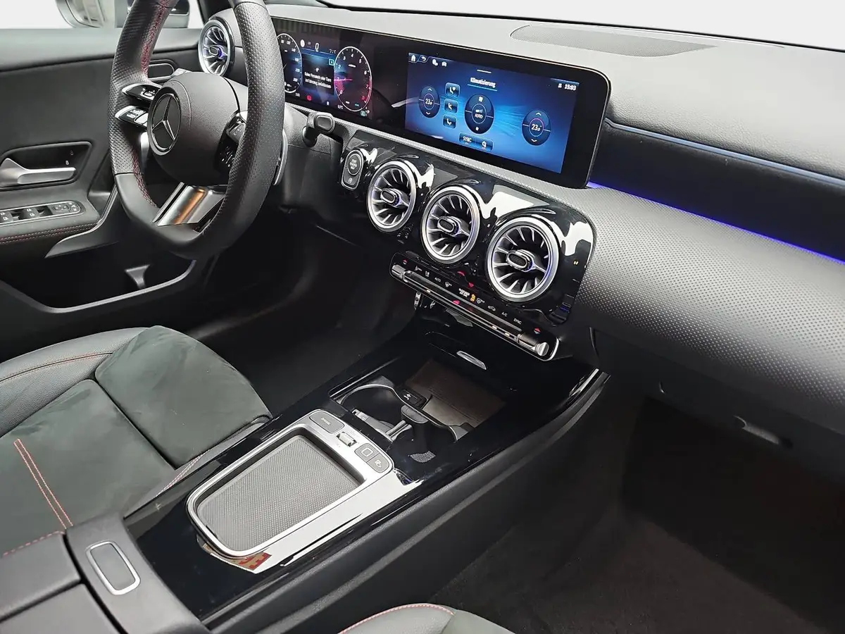 MERCEDES-BENZ A 180 DCT AMG LINE NAVI LED MBUX WINTER KAMERA LM18