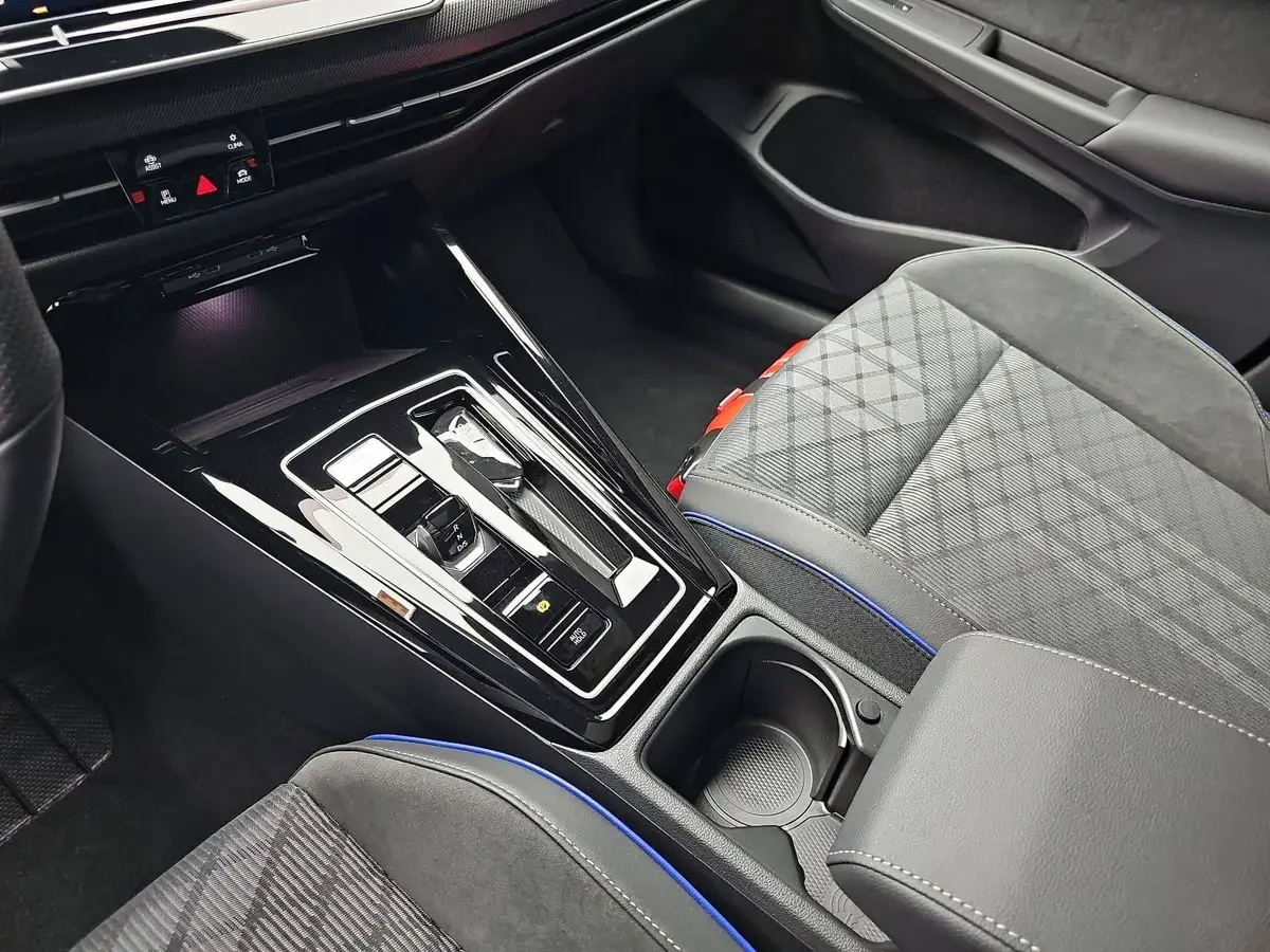 VW GOLF 1.5 ETSI DSG VIII R-LINE NAVI MATRIX-LED