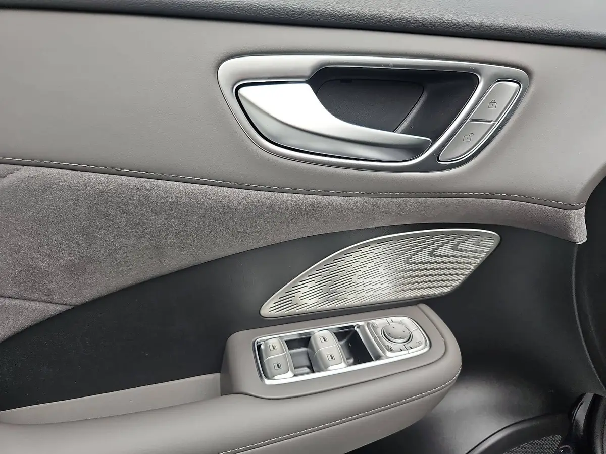 MG ANDERE EV 77 KWH LUXURY PANORAMA LEDER 20-ZOLL