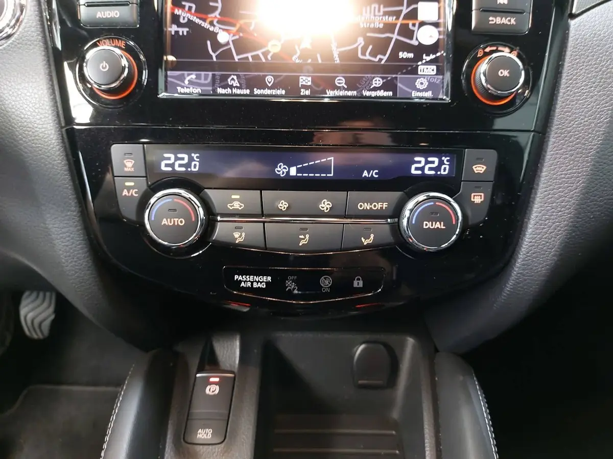 NISSAN QASHQAI 1.3 DIG-T TEKNA+ DYNAMIC NAVI LED LEDER LM19 AHK