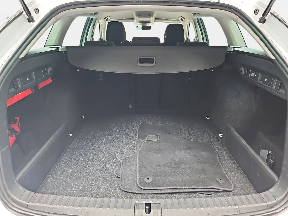 SKODA OCTAVIA COMBI 1.0 TSI AMBITION NAVI LED PDC