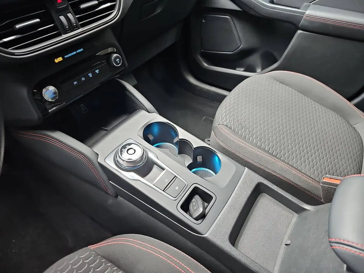 FORD KUGA 1.5 EB AUTO. ST-LINE NAVI LED KLIMAAUTO WINTER SIC