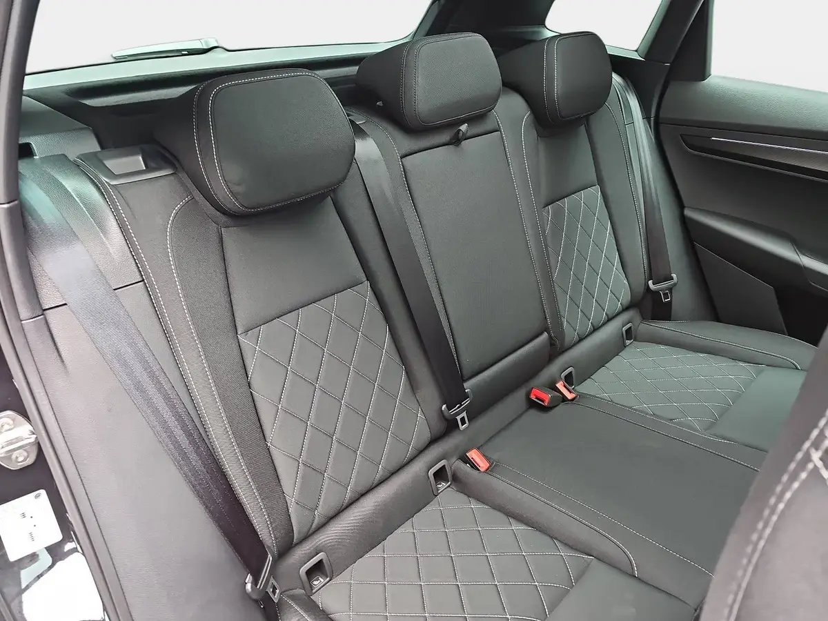 SKODA KAROQ 1.5 TSI DSG SPORTLINE NAVI LED-MATRIX PANO CANTON 