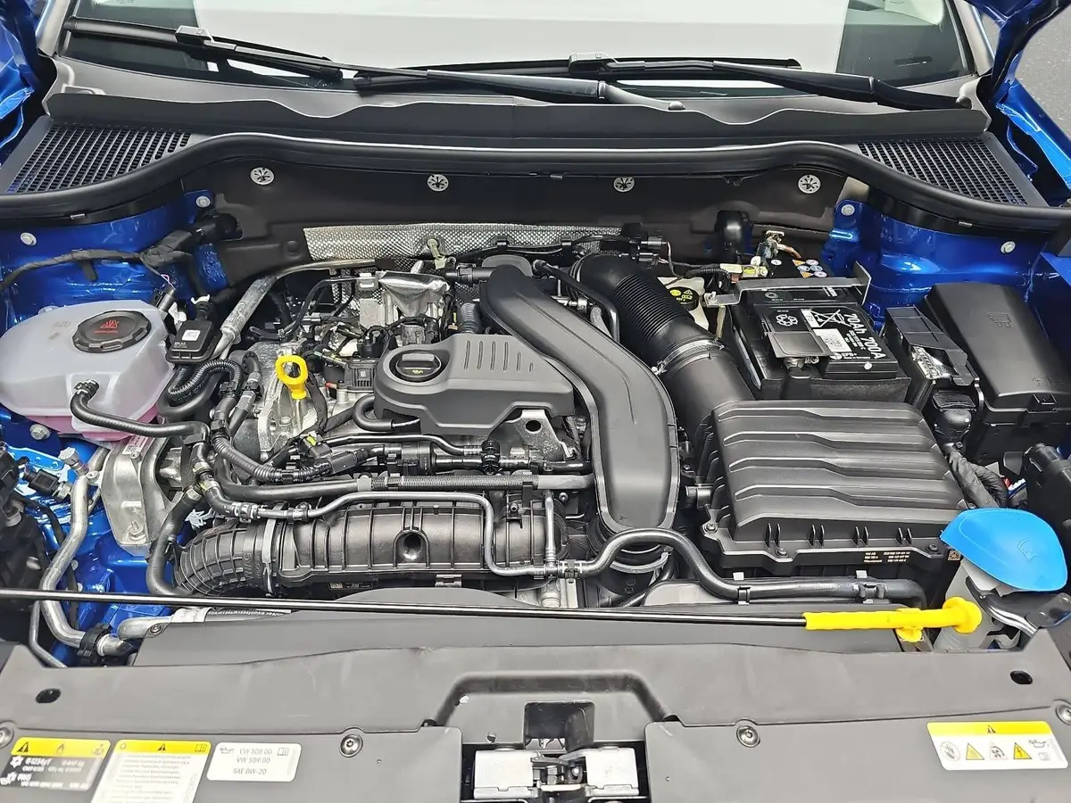 SKODA KAROQ 1.5 TSI DSG 130 JAHRE LED KLIMAAUTO SMARTLINK PDC 