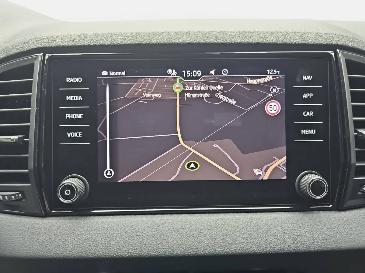 SKODA KAROQ 1.5 TSI DSG SPORTLINE NAVI LED-MATRIX PANO CANTON