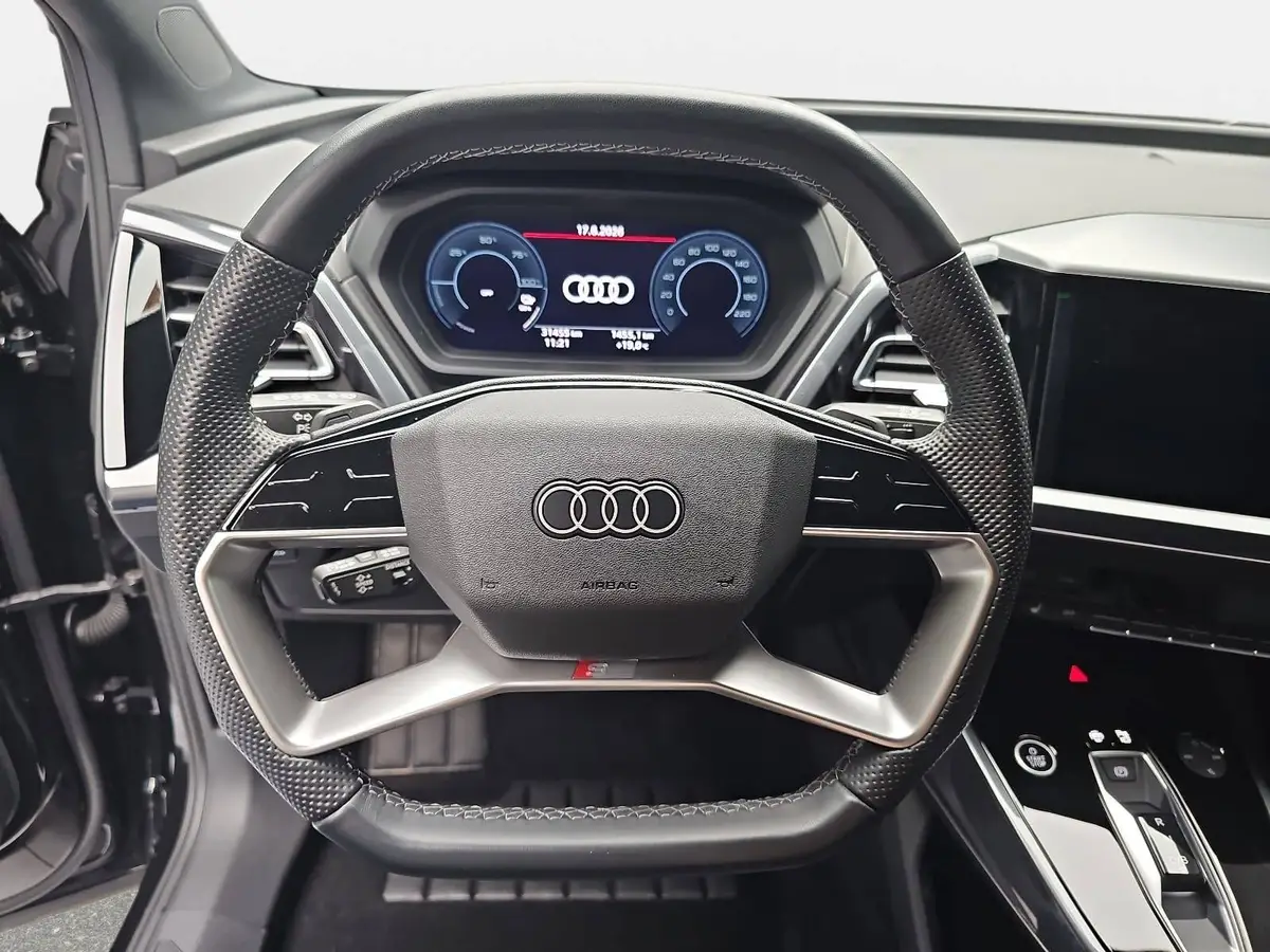 AUDI Q4 45 E-TRON S-LINE NAVI MATRIX KAMERA
