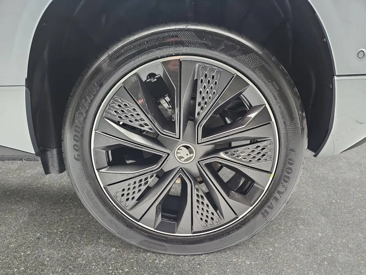 SKODA KAROQ 1.5 TSI DSG SPORTLINE NAVI LED AHK