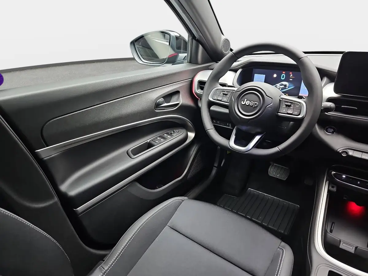 JEEP AVENGER 1.2 E-HYBRID T3 DCT SUMMIT MJ26 INFOTAINMENT UND KOMFORT-PAKET