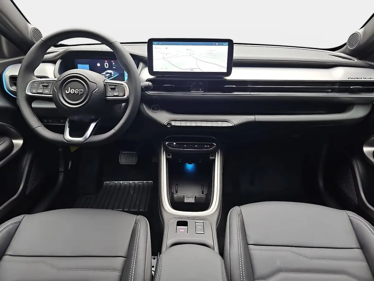 JEEP AVENGER FÖRDERFÄHIG ELEKTRO SUMMIT MJ26 LEDERSITZE INFOTAINMENT & KOMFORTPAKET