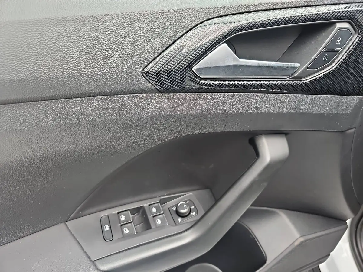 VW T-CROSS 1.5 TSI DSG R-LINE IQ-LED KLIMA DAB WINTER KAMERA 