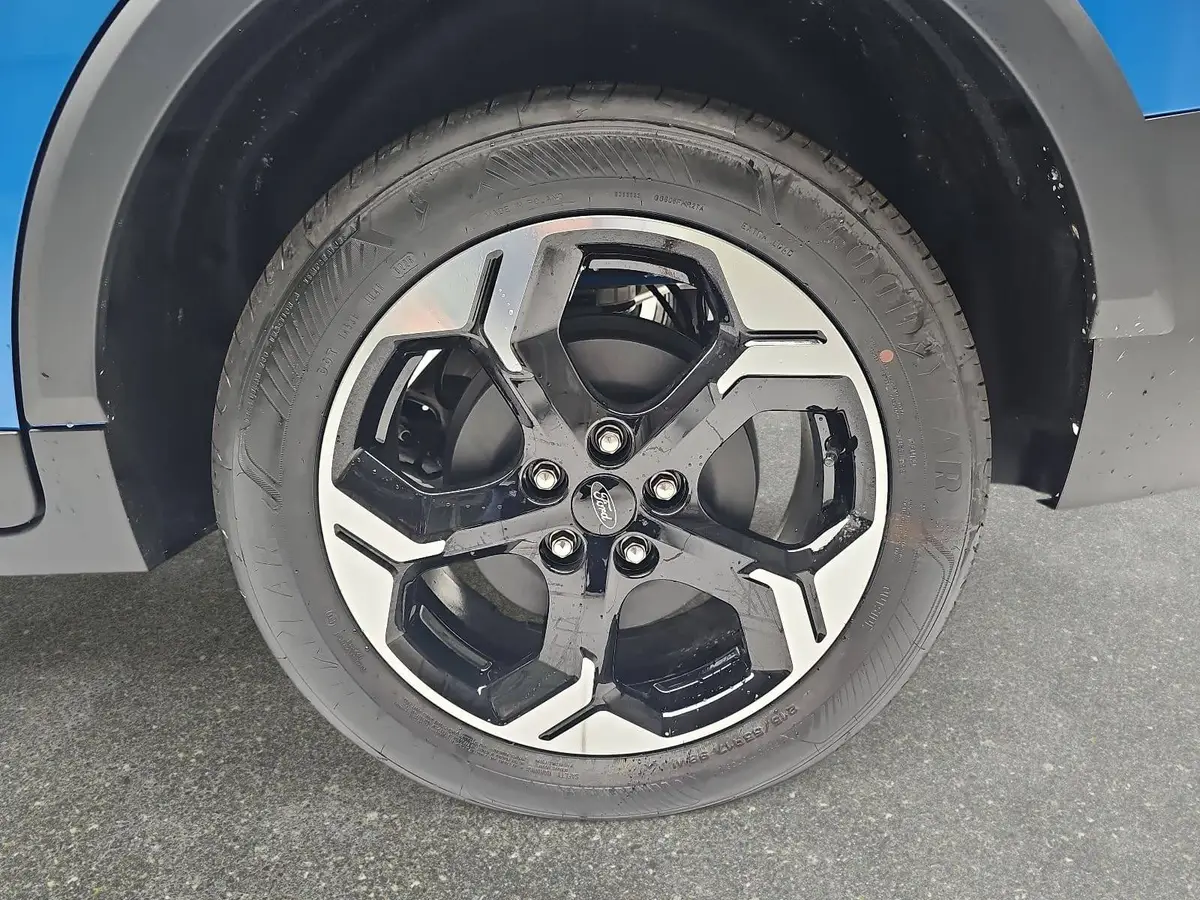 FORD TOURNEO COURIER 1.0 EB AUT. ACTIVE NAVI+ACC+WINTER+SPUR+KAMERA+LM