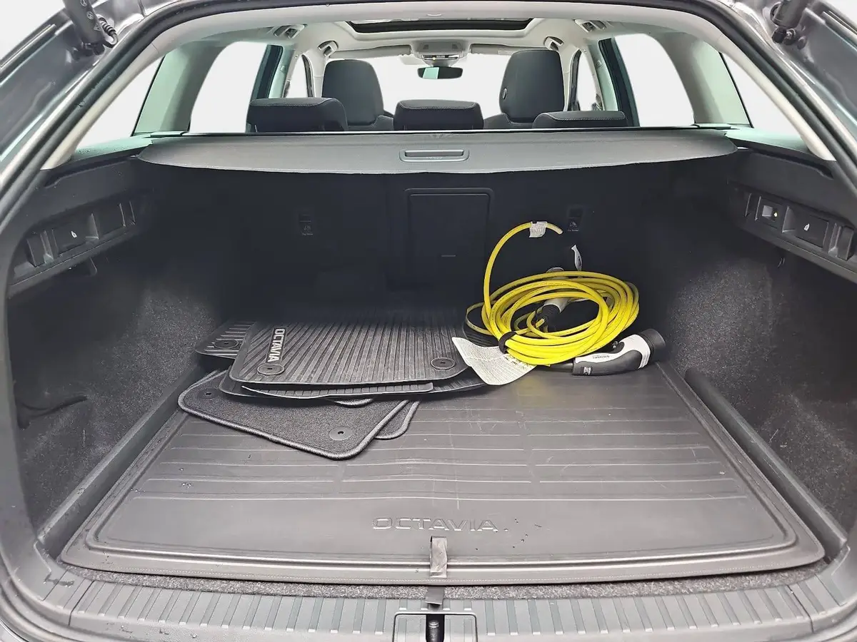 SKODA OCTAVIA COMBI 1.4 TSI IV DSG STYLE NAVI LM