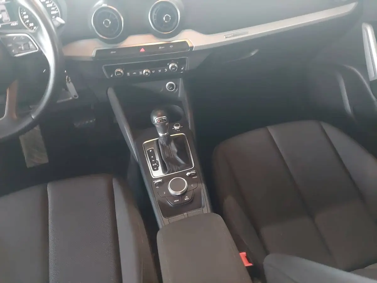 AUDI Q2 1.5 TFSI 35 GANZJAHRESREIFEN AHK
