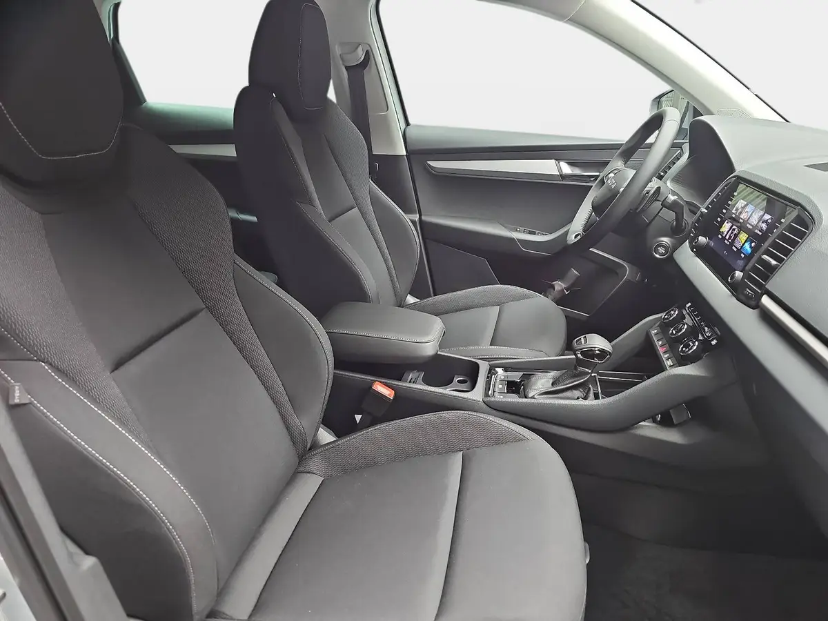 SKODA KAROQ 1.5 TSI DSG 130 JAHRE LED KLIMAAUTO WINTER SICHT K