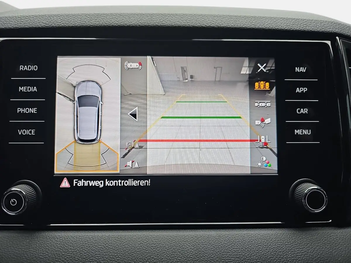 SKODA KAROQ 1.5 TSI DSG SPORTLINE NAVI LED-MATRIX PANO CANTON