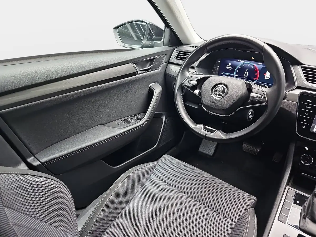 SKODA SUPERB COMBI 2.0 TDI DSG STYLE NAVI LED AHK