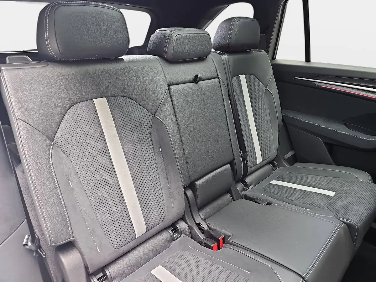 SKODA KODIAQ 2.0 TSI DSG SPORTLINE 4X4 PANO LED AHK
