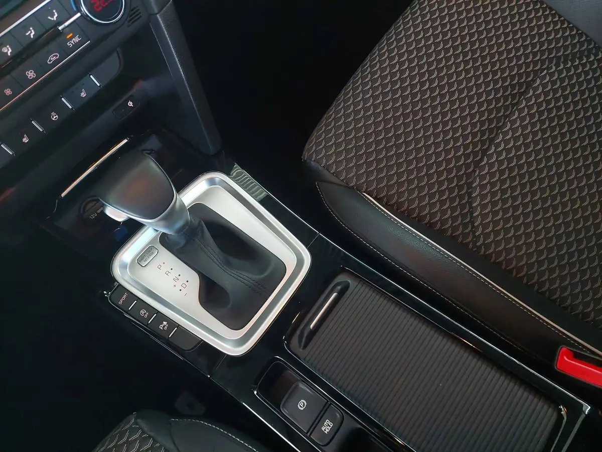 KIA XCEED 1.5 T-GDI DCT7 SPIRIT NAVI XCLUSIVE AHK ALLWETTER