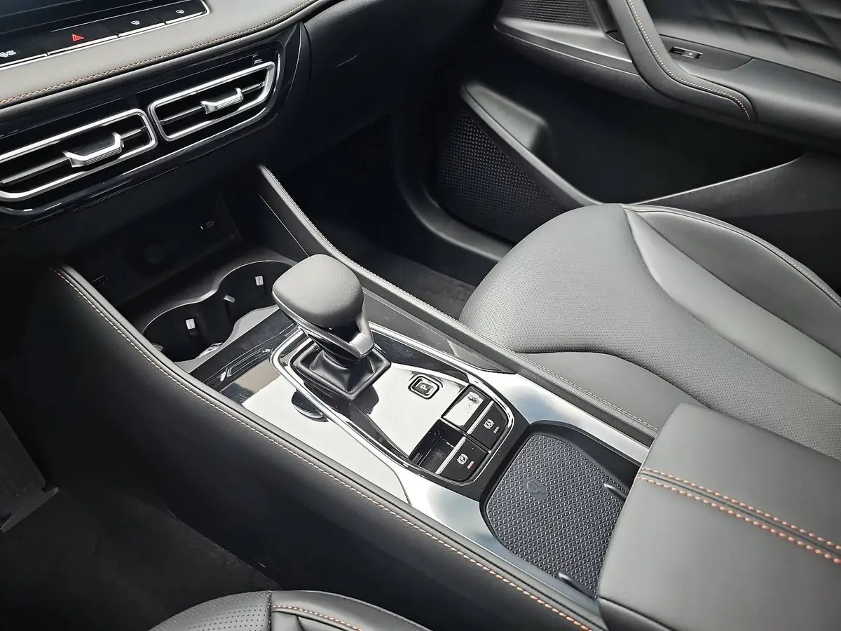 MG HS 1.5 PLUG-IN-HYBRID LUXURY LEDER 360-GRAD-KAMERA 19-ZOLL-LM