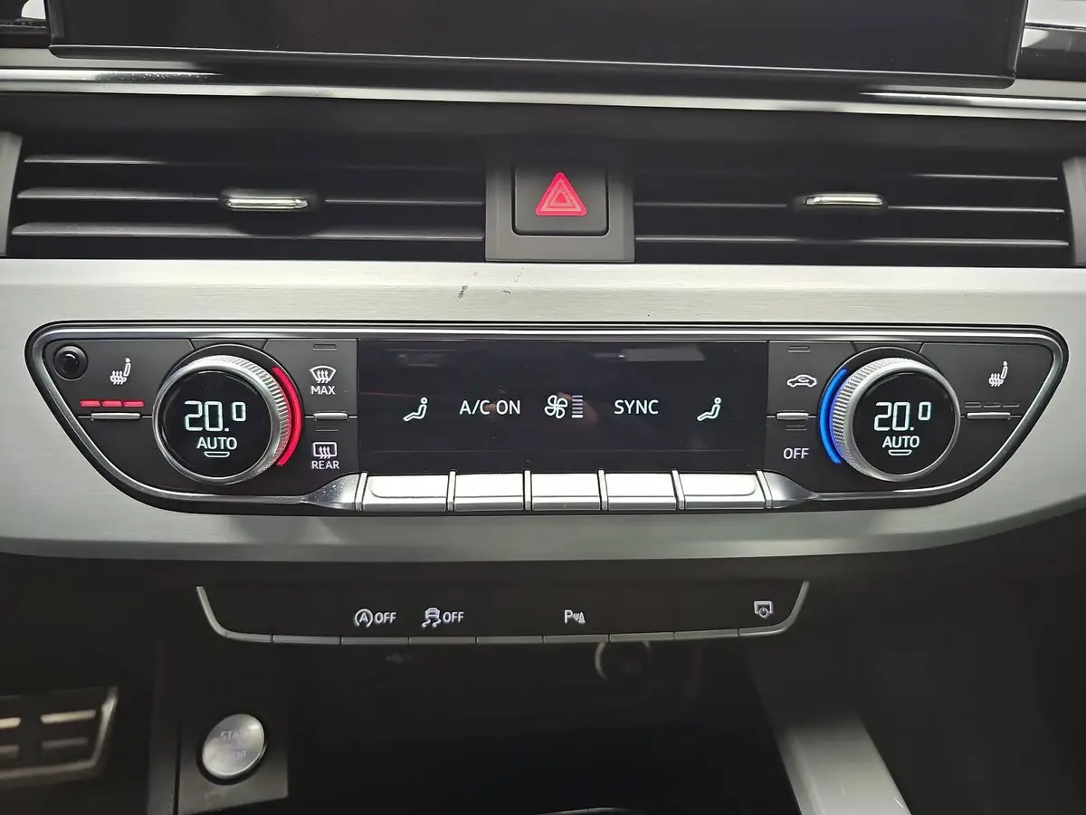 AUDI A4 AVANT 30 TDI S-TRONIC S LINE NAVI LED PANO BLACK-L