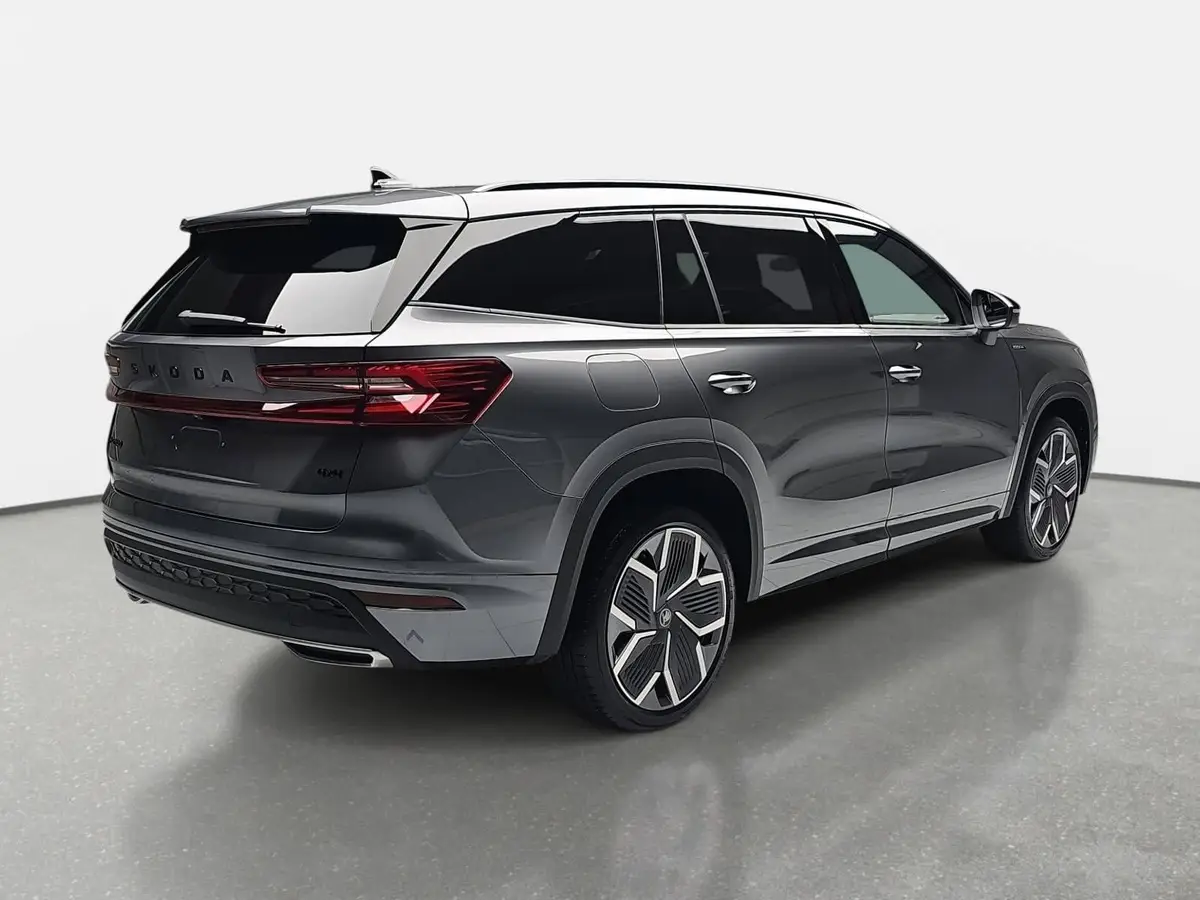 SKODA KODIAQ 2.0 TDI DSG SPORTLINE 4X4 NAVI LED ACC PANO 7S AHK