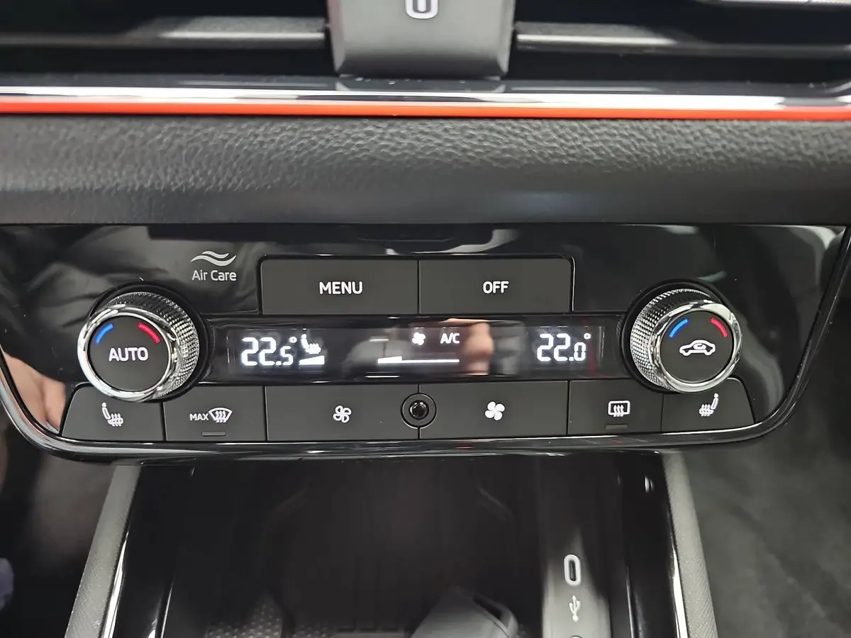 SKODA KAMIQ 1.5 TSI DSG MONTE CARLO NAVI MATRIX-LED PANO WINTE