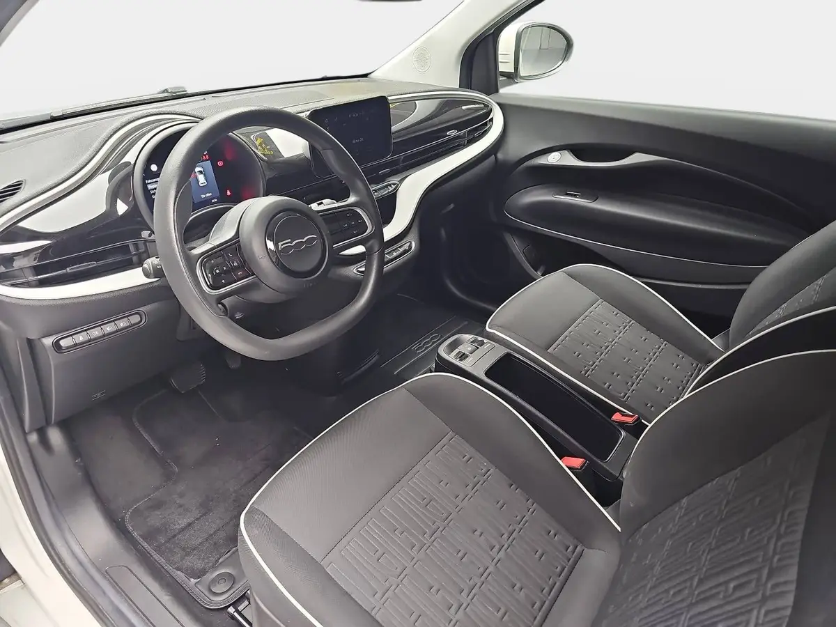 FIAT 500E ELEKTRO 23.8 KWH ACTION KLIMA DAB APPLE/ANDROID ALL-SEASON