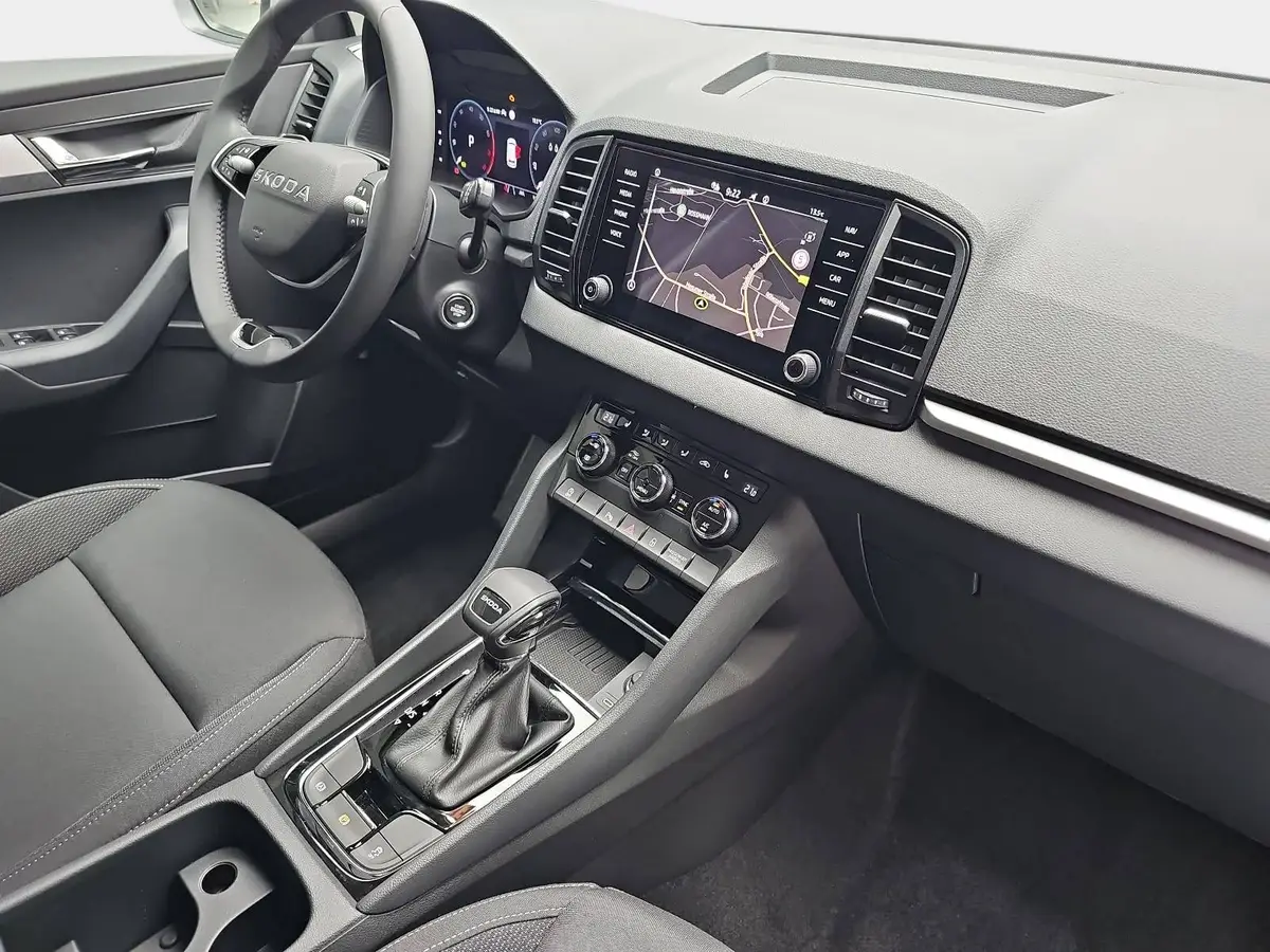 SKODA KAROQ 1.5 TSI DSG SELECTION LED ACC AHK