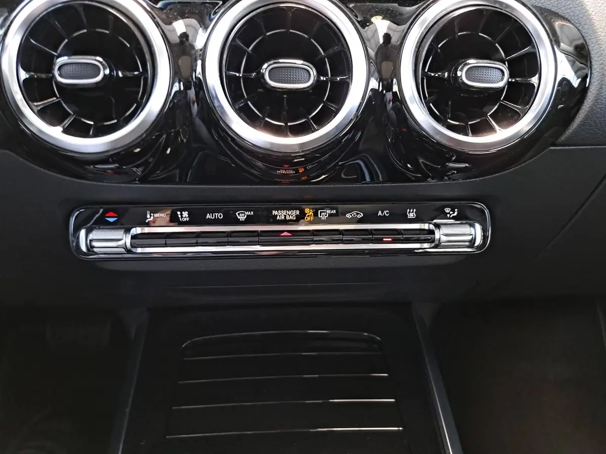 MERCEDES-BENZ GLA 200 D DCT PROGRESSIVE NAVI LED