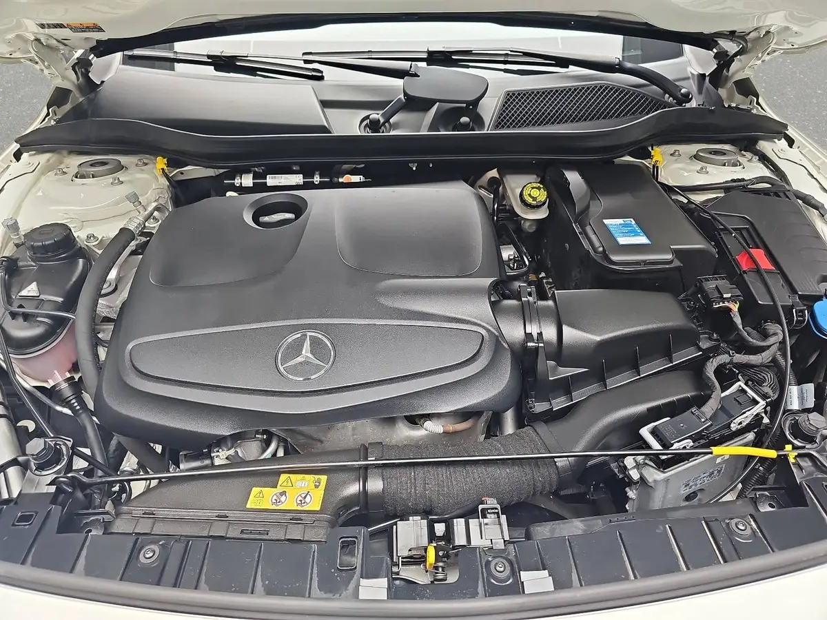 MERCEDES-BENZ GLA 180 DCT URBAN WINTER GRA AHK