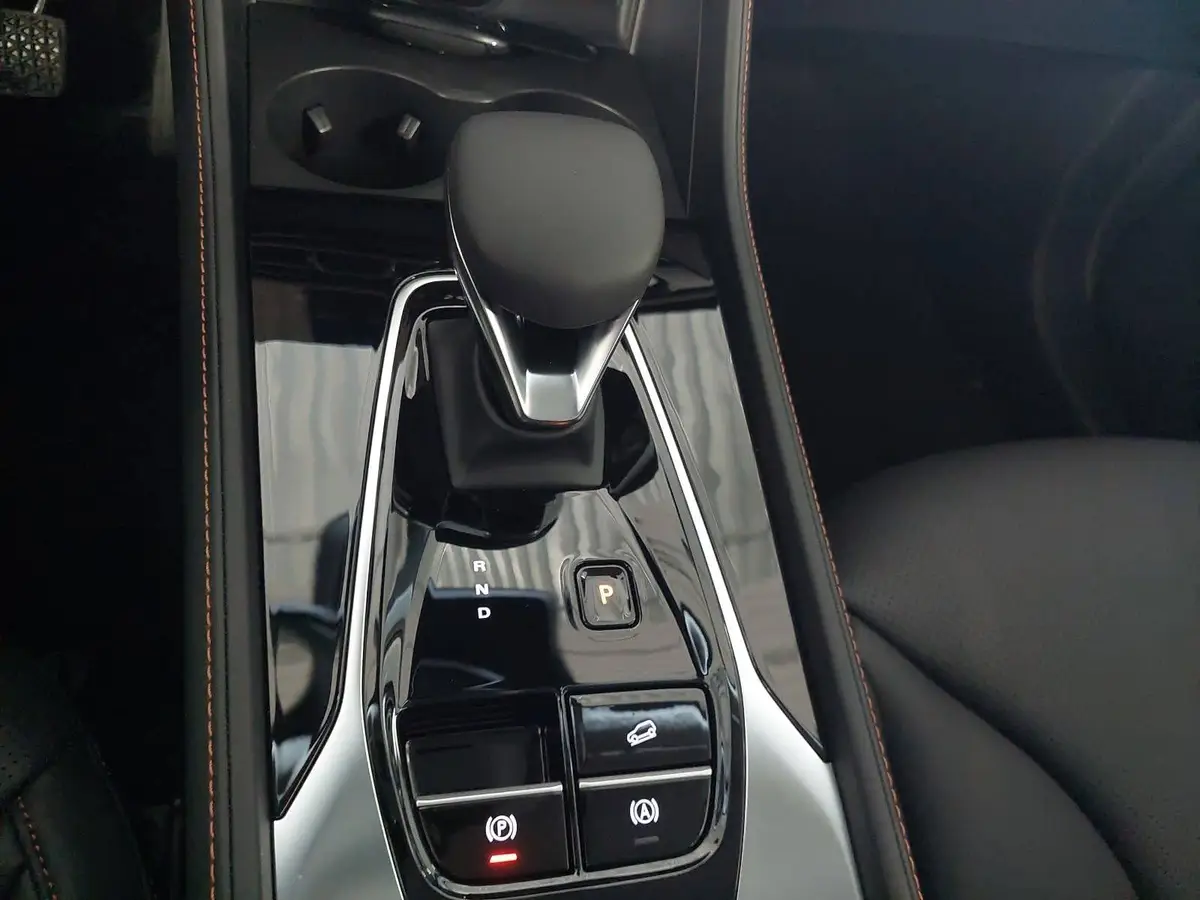 MG HS 1.5 HYBRID+ MY25.5 LUXURY LEDER 360-GRAD-KAMERA 19-ZOLL-LM