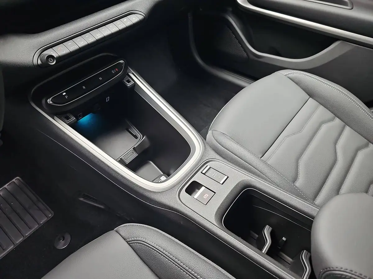 JEEP AVENGER ELEKTRO SUMMIT MJ26 LEDERSITZE INFOTAINMENT & KOMFORTPAKET