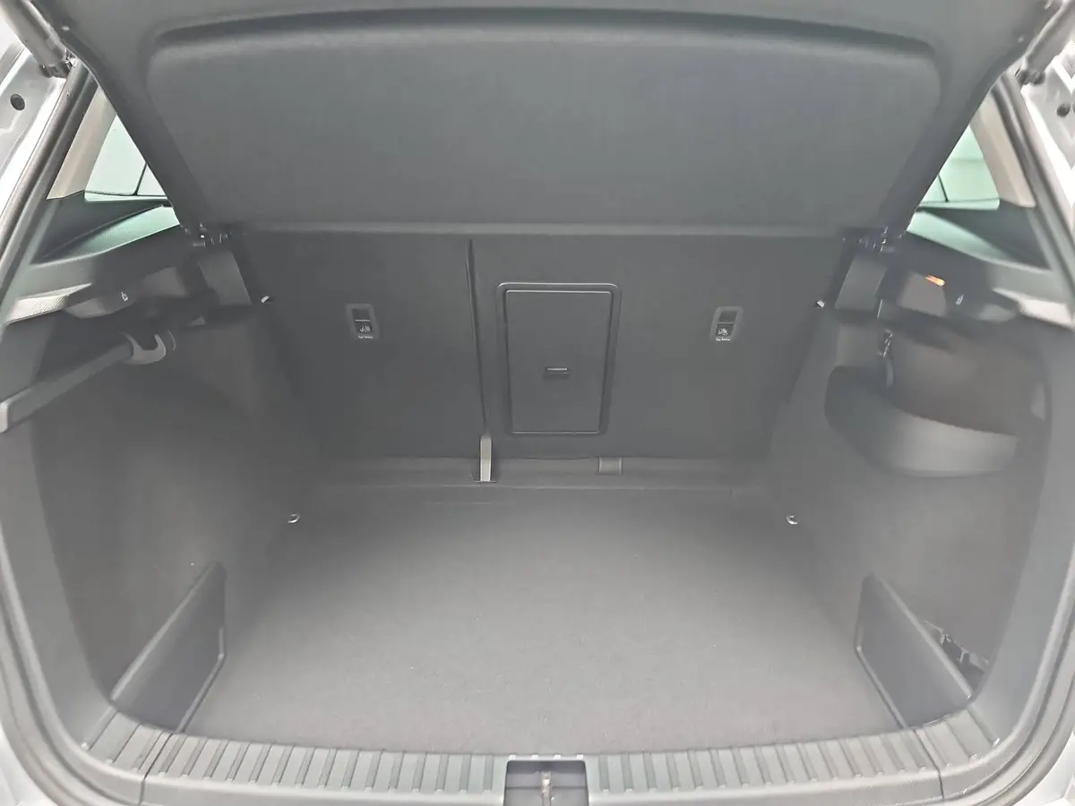 SKODA KAROQ 1.5 TSI DSG 130 JAHRE LED KLIMAAUTO EL.HECKKL. WIN