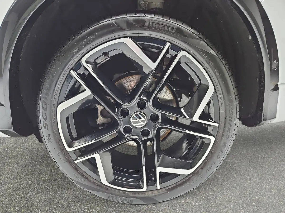 VW TIGUAN 2.0 TDI DSG 4M R-LINE NAVI MATRIX HUD DCC AHK LM20