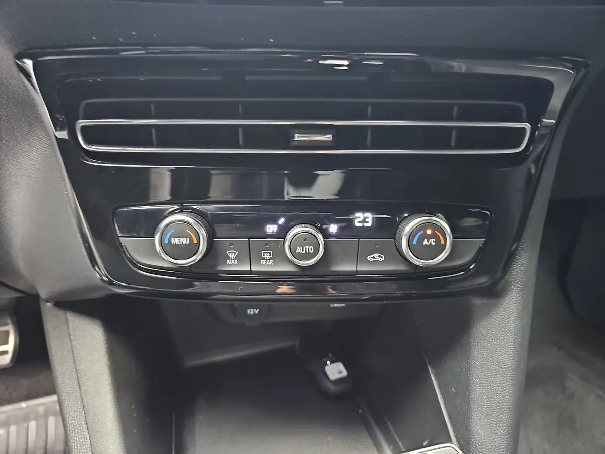 OPEL MOKKA 1.2 TURBO AUTO. 8-G. ULTIMATE NAVI KLIMA LED ACC D