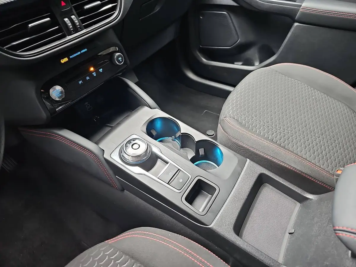 FORD KUGA 1.5 EB AUTO. ST-LINE NAVI LED KLIMAAUTO WINTER SIC