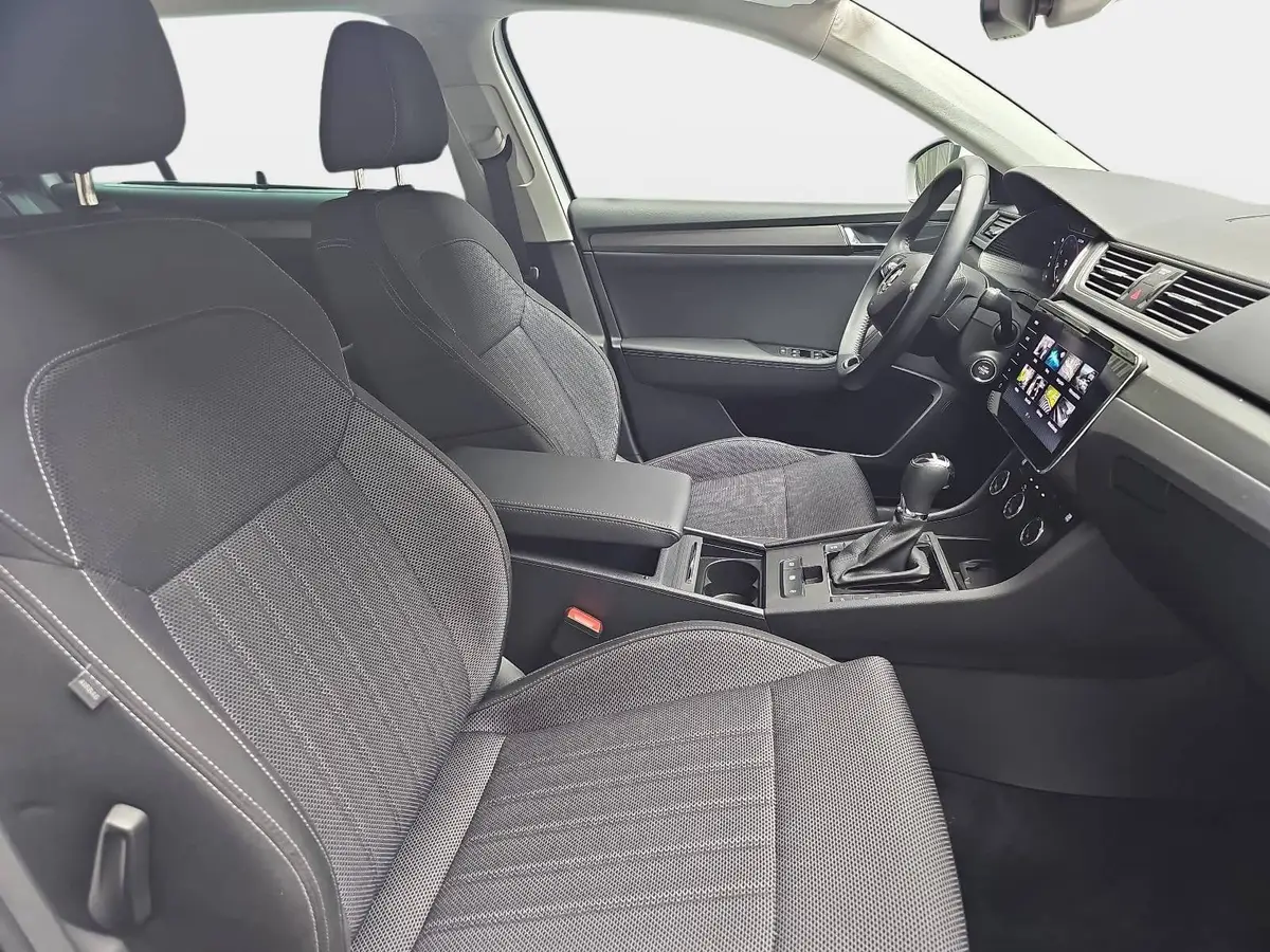SKODA SUPERB COMBI 2.0 TDI DSG STYLE NAVI LED LM