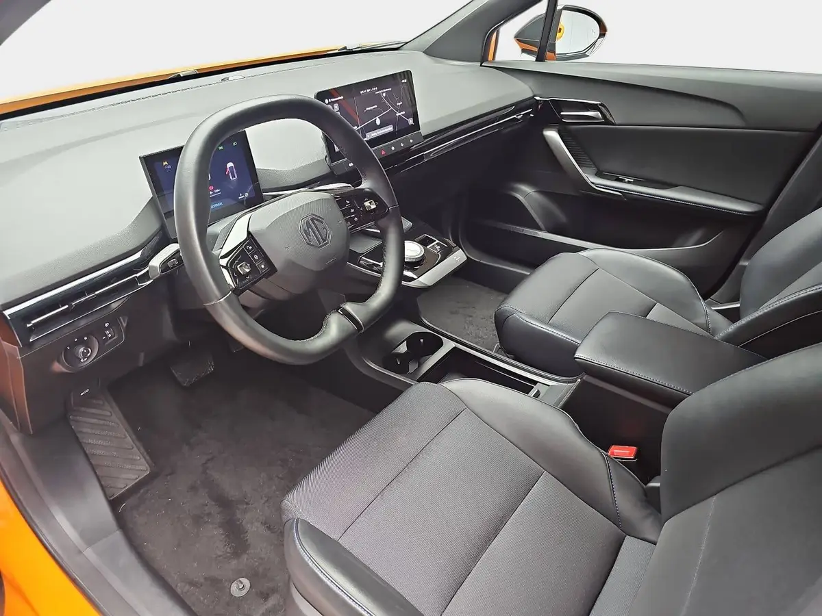 MG MG4 AUTO. 64KWH LUXURY LED KLIMAUTO WINTER