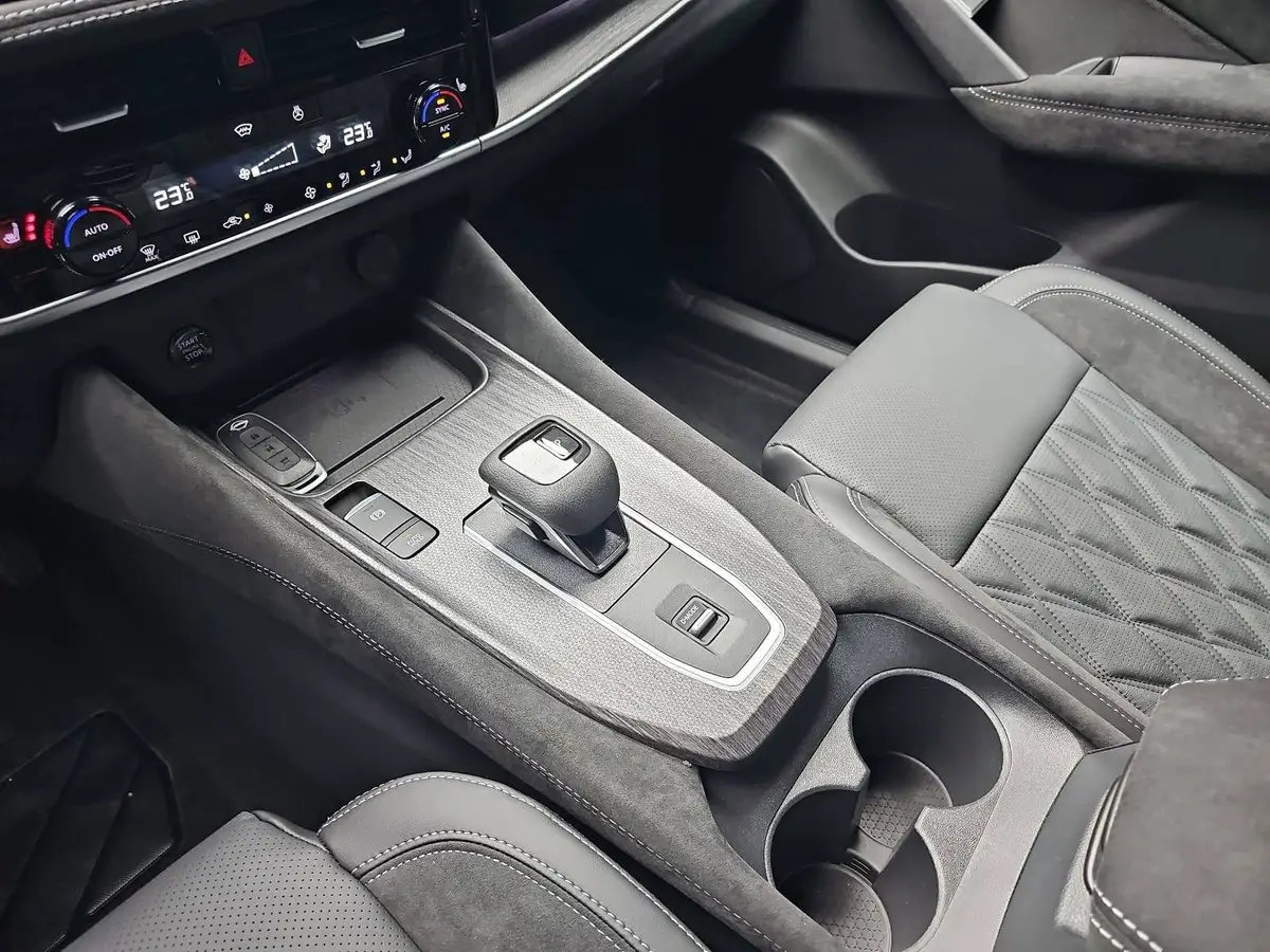 NISSAN QASHQAI 1.3 DIG-T MHEV AUTO. TEKNA PREMIUM PAKET 2-FARBEN